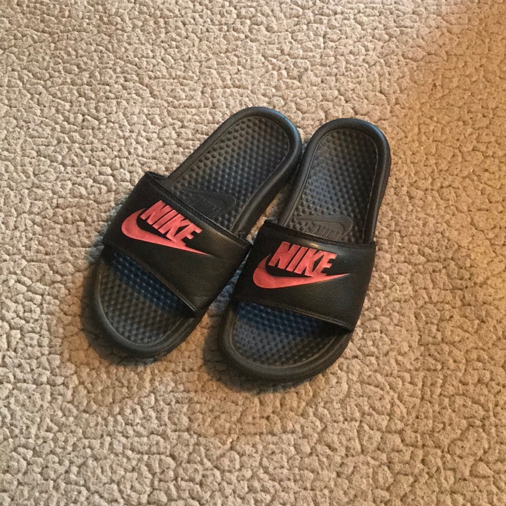 women’s nike slides